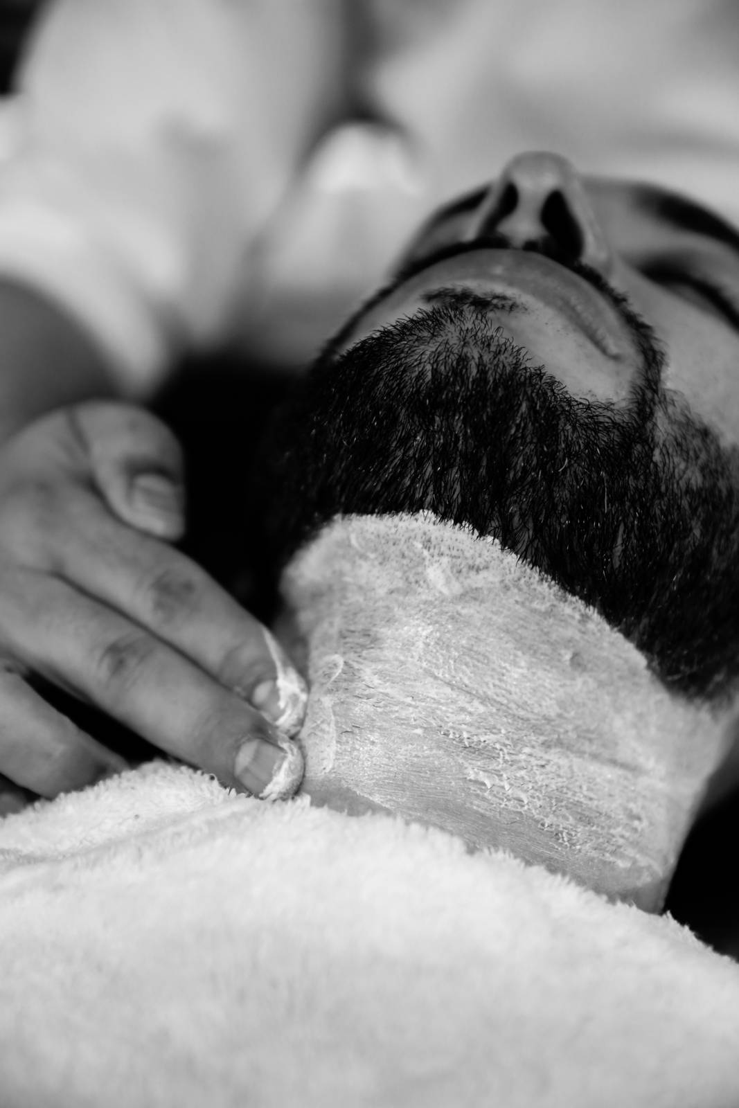 Hot Towel Shave Singapore: The Pause That a Saudi Date Earns